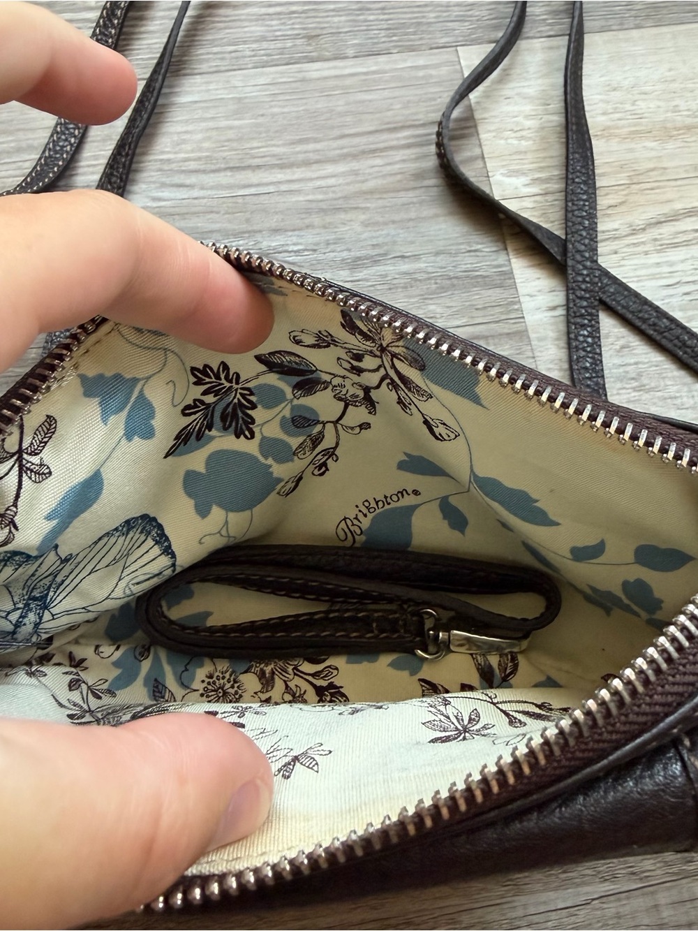 Brighton Mira Flor Chocolate Leather Wallet Crossbody - Picture 5 of 6